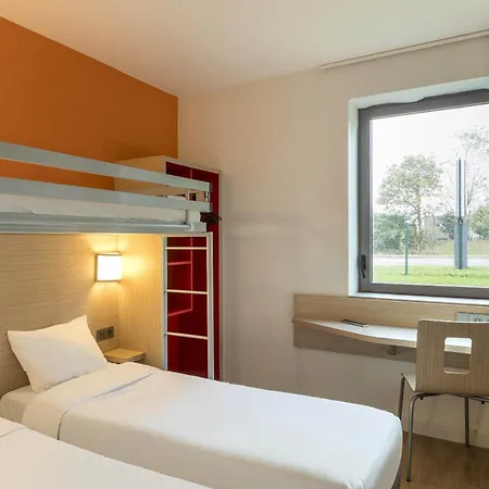 Ouest 2* Laval (Mayenne)