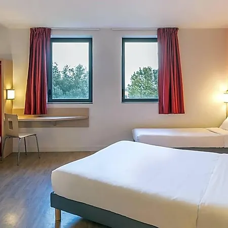 Ouest Hotel