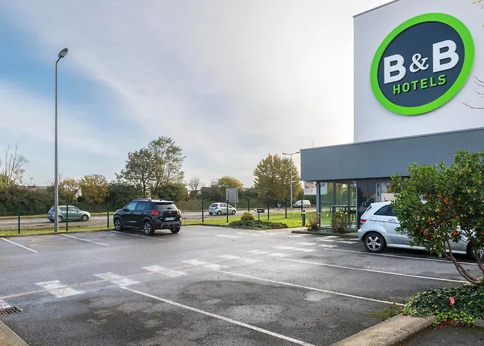 Ouest 2* Laval (Mayenne)