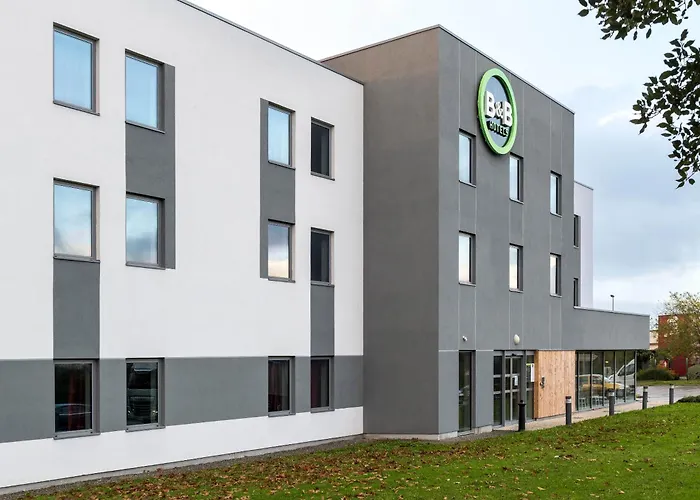 Ouest 2* Laval (Mayenne)