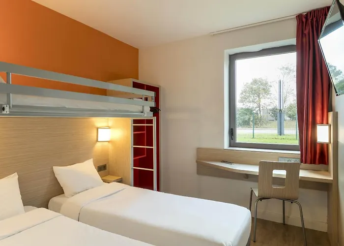 Ouest 2* Laval (Mayenne)