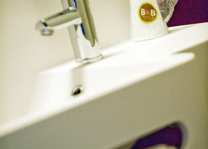 Ouest 2* Laval (Mayenne)