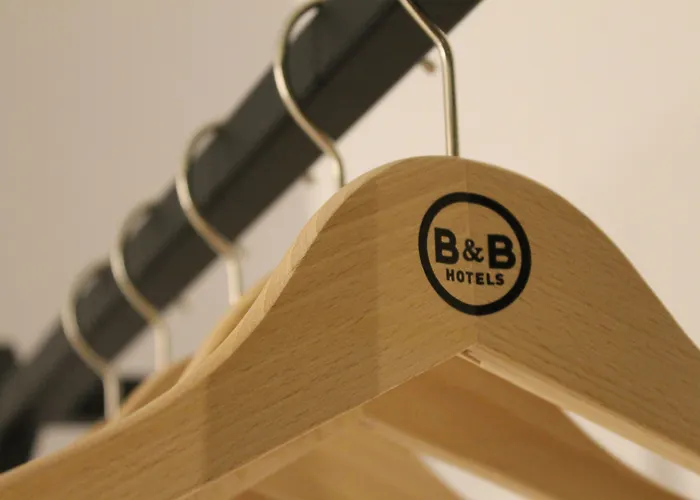 Ouest 2* Laval (Mayenne)